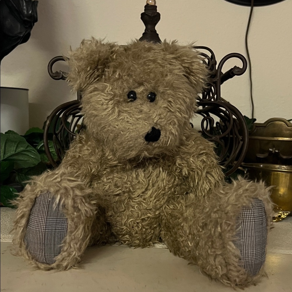 Adorable  vintage Boyds Bears 17” “Smith Whittier” with plaid paws.